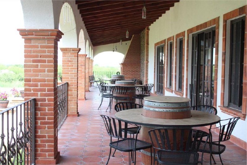 Terraza exterior de San Juanito